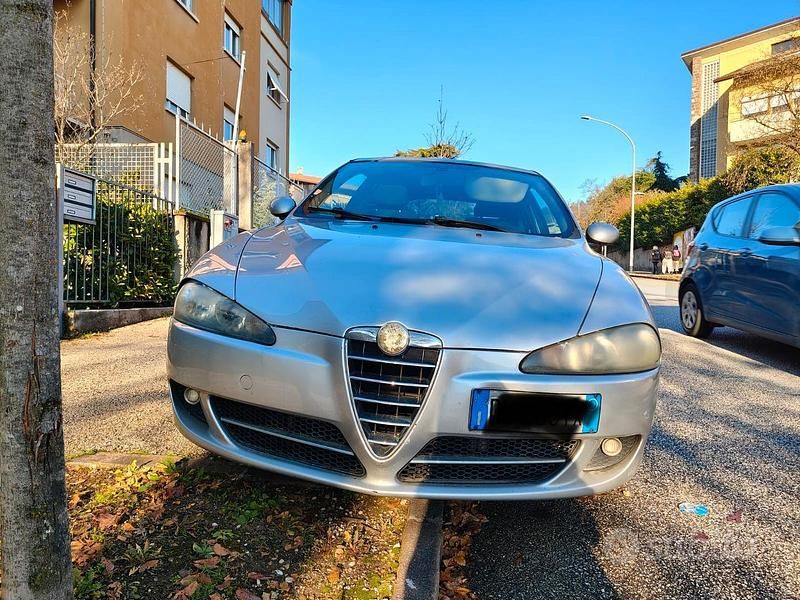 Usata Alfa Romeo 147 120 CV (88 kW) 2007 Grigio Utilitaria