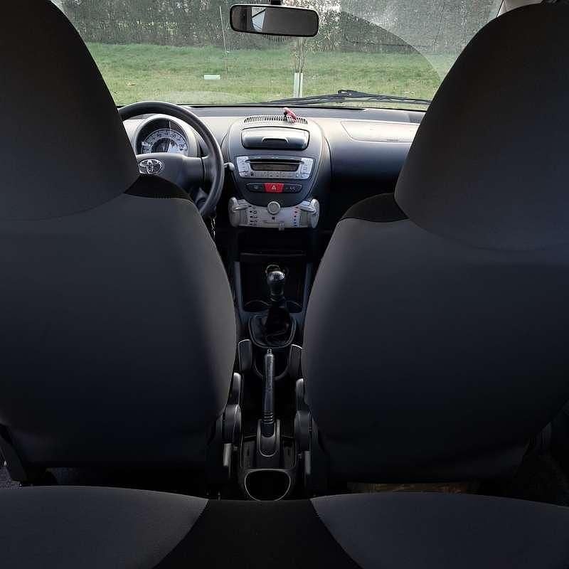 Usata Toyota Aygo Connect Style 68 CV (50 kW) 2011 Bianco Utilitaria