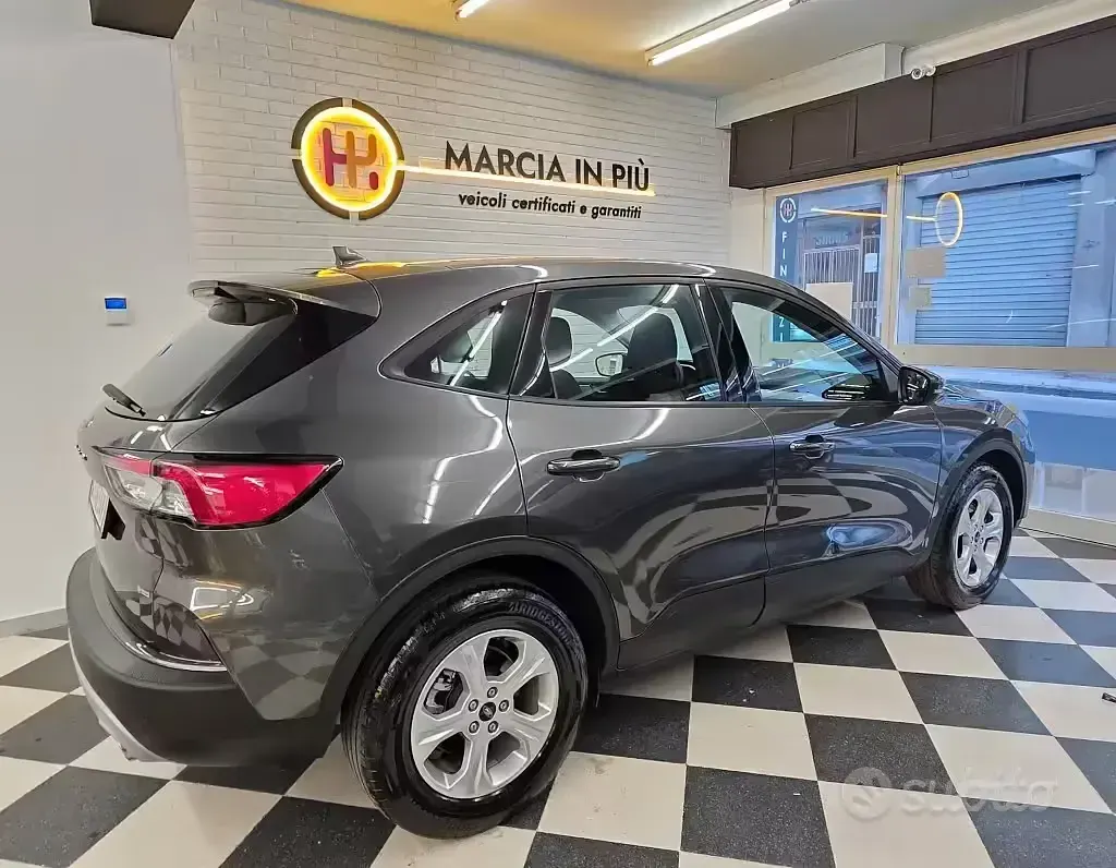 Usata Ford Kuga 120 CV (88 kW) 2022 Grigio SUV