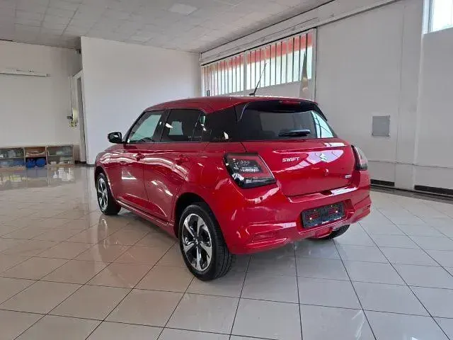 Nuova Suzuki Swift 81 CV (59 kW) 2026 Rosso Utilitaria