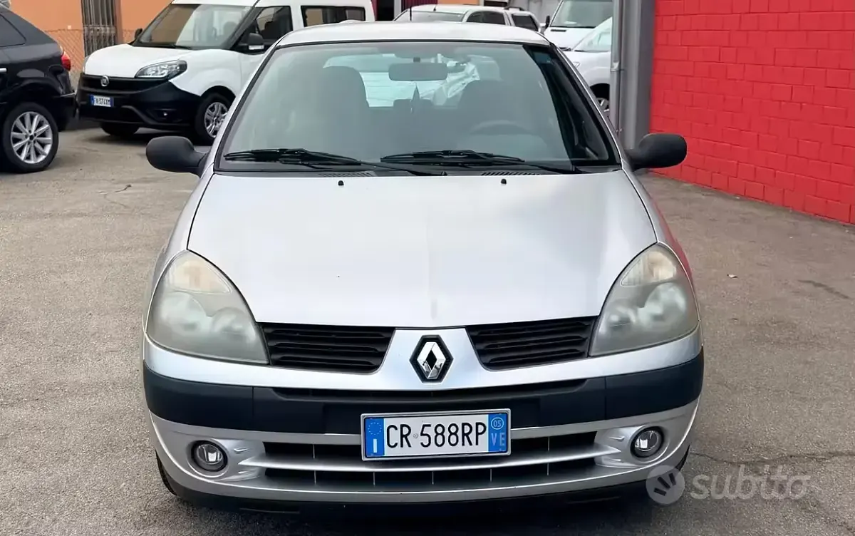 Usata Renault Clio II Dynamique 58 CV (42 kW) 2005 Grigio Berlina