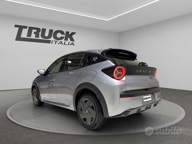 Nuova Lancia Ypsilon 101 CV (74 kW) 2025 Grigio Utilitaria