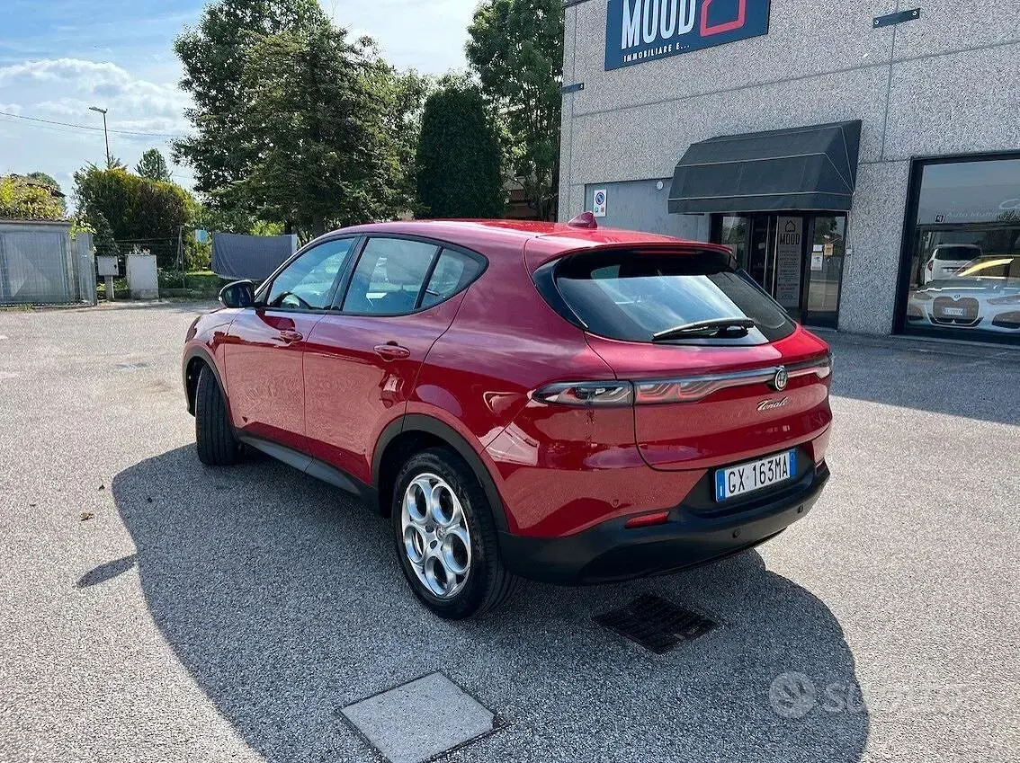 Begagnad Alfa Romeo Tonale Sprint 131 HK (96 kW) 2024 Röd SUV