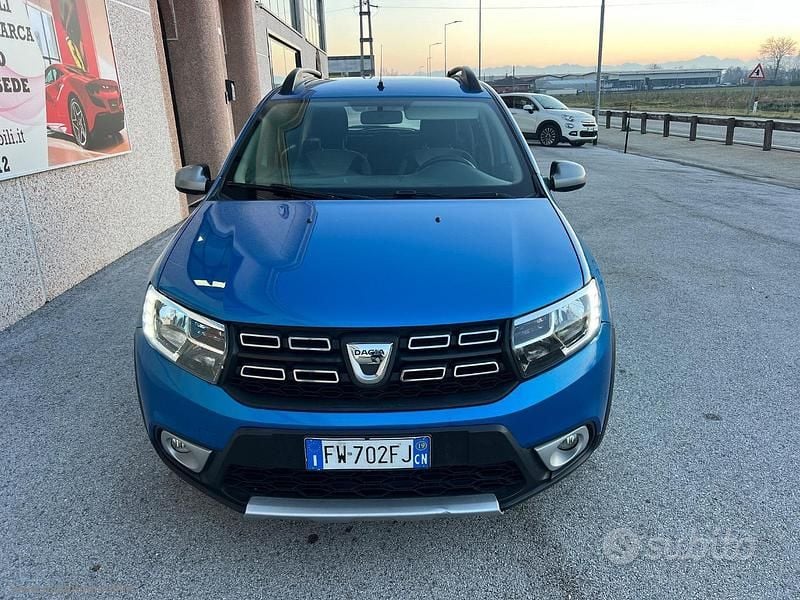 Usata Dacia Sandero Stepway 90 CV (66 kW) 2019 Blu Berlina