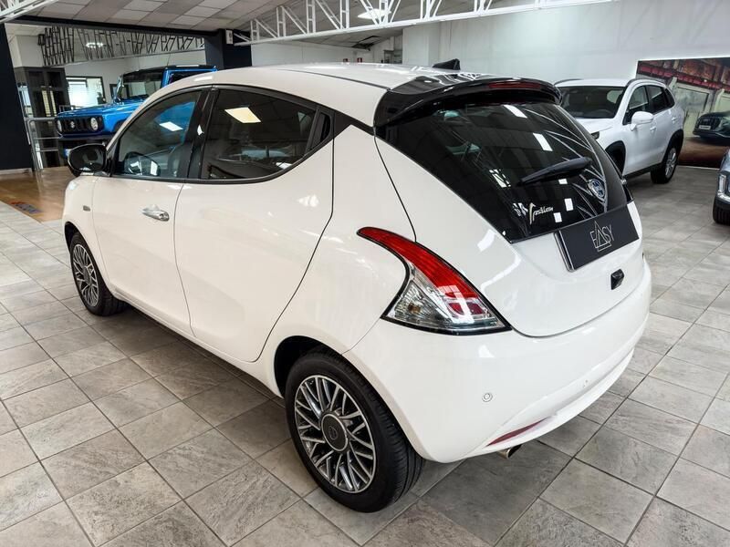 Usata Lancia Ypsilon Silver 69 CV (50 kW) 2023 Bianco Utilitaria
