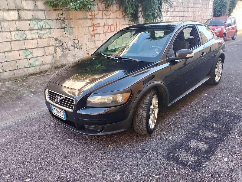 Usata Volvo C30 109 CV (80 kW) 2008 Nero Utilitaria