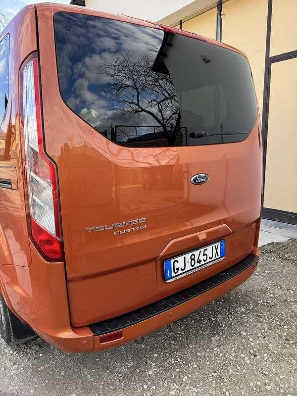 Usata Ford Tourneo Custom Titanium 185 CV (136 kW) 2022 Arancione Furgone