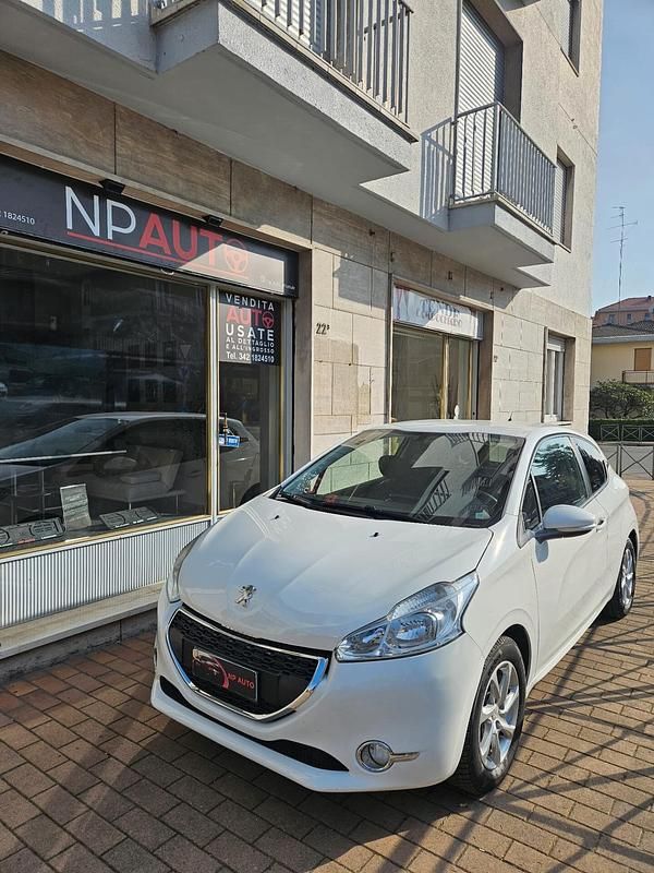Usata Peugeot 208 67 CV (49 kW) 2014 Bianco Utilitaria