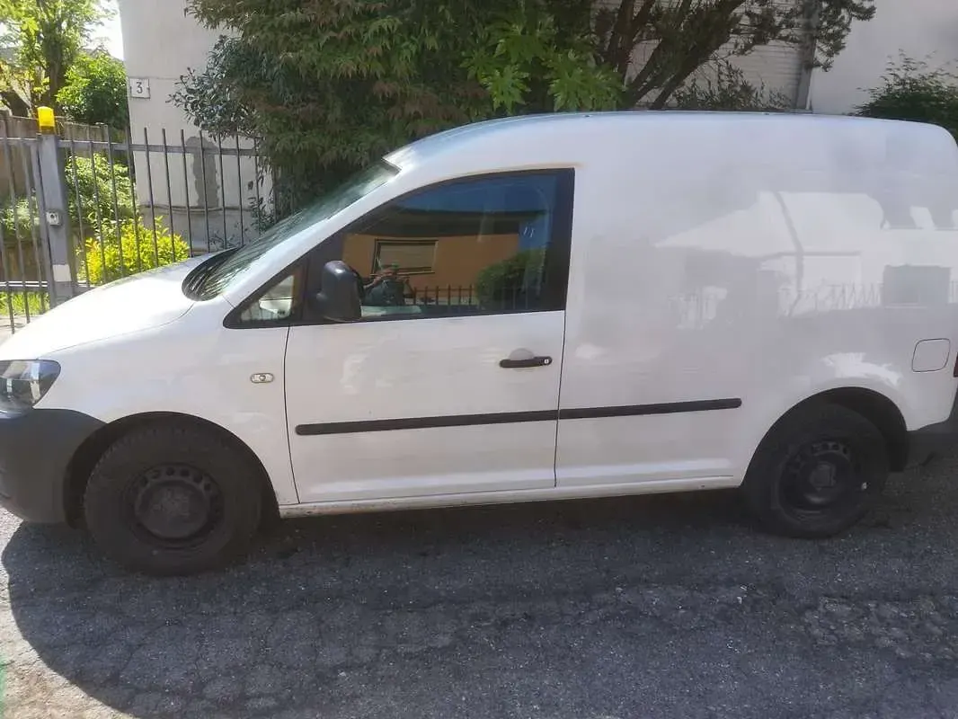 Käytetty VW Caddy 109 HP (80 kW) 2012 Tila-auto