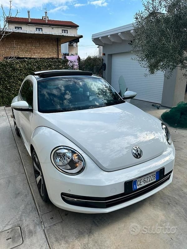 Usata VW Beetle 105 CV (77 kW) 2014 Bianco Utilitaria