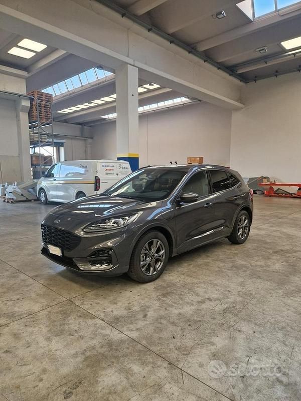 Usata Ford Kuga 152 CV (111 kW) 2020 Grigio SUV