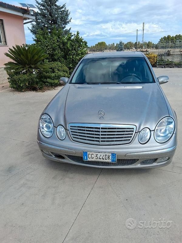 Usata Mercedes E270 177 CV (130 kW) 2002 Grigio Berlina