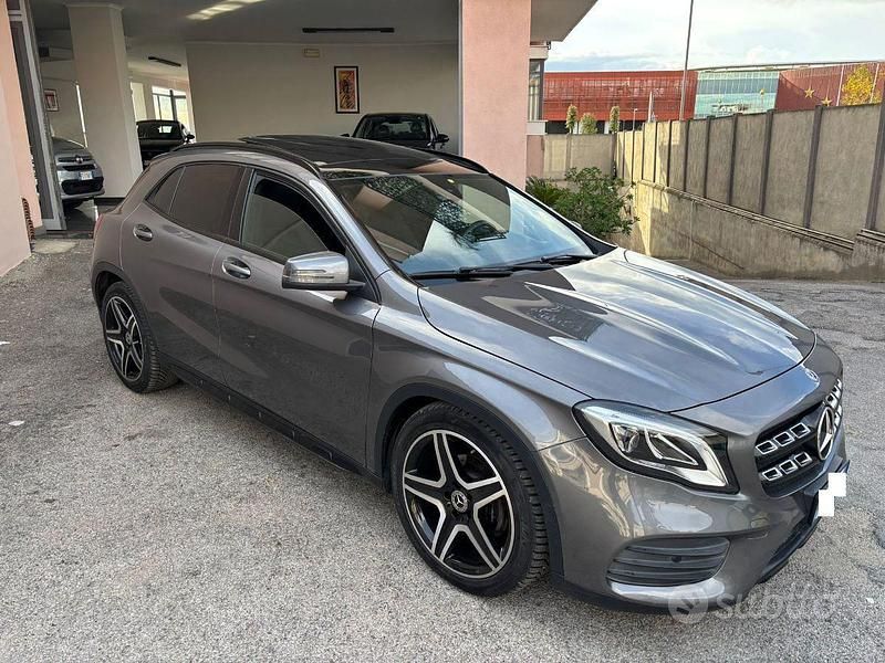 Usata Mercedes GLA200 Premium 151 CV (111 kW) 2019 Grigio SUV