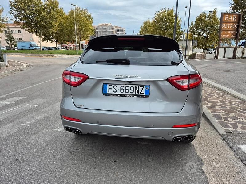 Usata Maserati Levante 250 CV (183 kW) 2018 Grigio SUV