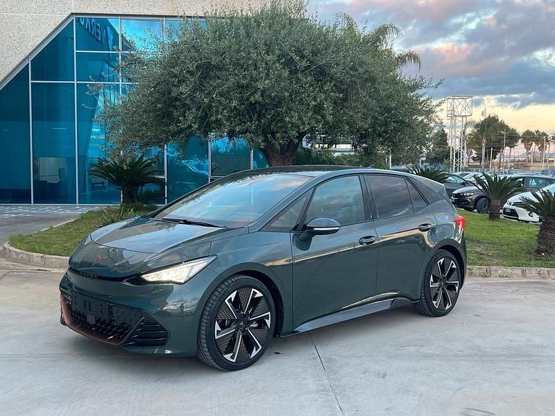 Nuova Cupra Born VZ 88 kW (121 CV) 2025 Verde Utilitaria