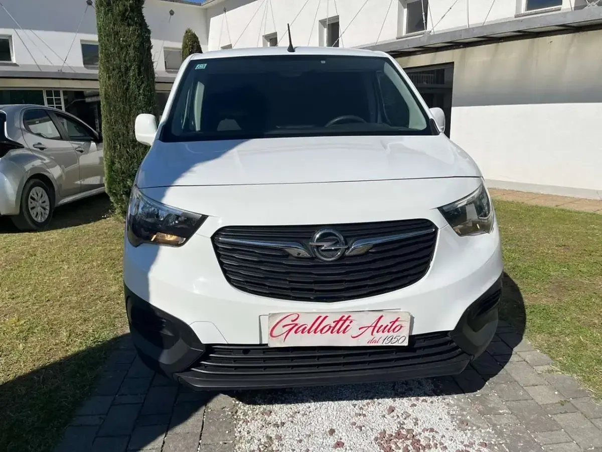 Usata Opel Combo Edition 101 CV (74 kW) 2021 Bianco Monovolume