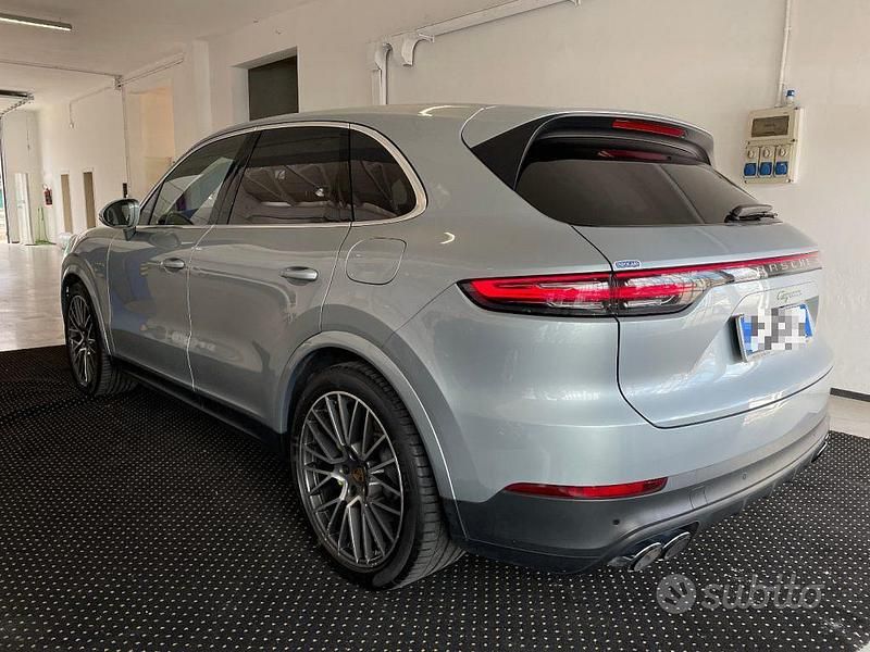 Usata Porsche Cayenne 470 CV (345 kW) 2020 Argento metallizzato SUV