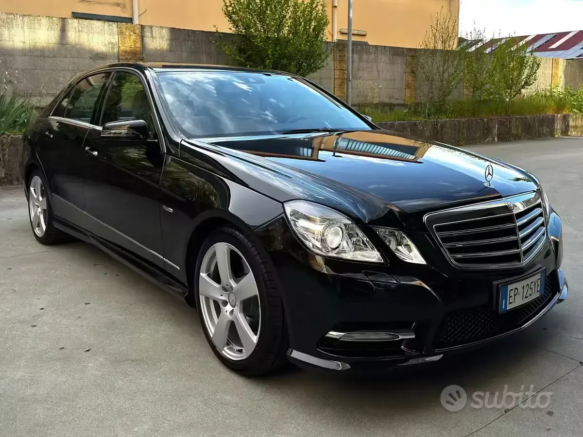 Gebraucht Mercedes E220 Avantgarde 170 PS (125 kW) 2012 Schwarz Limousine