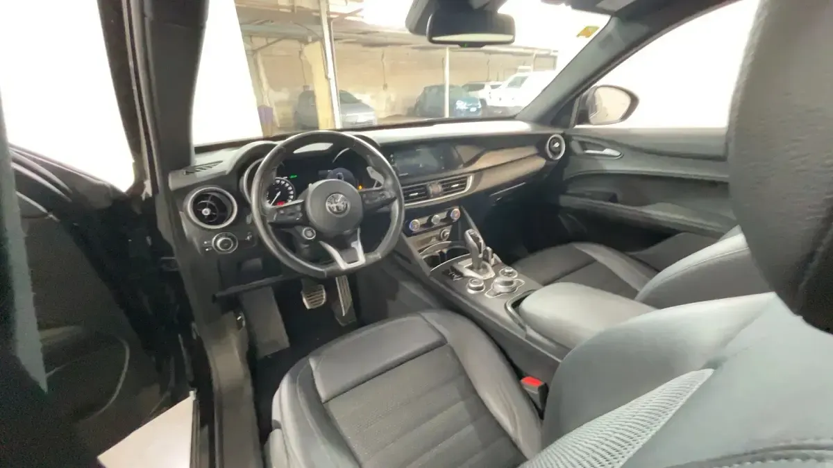 Usata Alfa Romeo Stelvio 160 CV (117 kW) 2023 Black metallic SUV