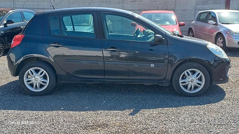 Brugt Renault Clio II Dynamique 75 HK (55 kW) 2009 Sort Sedan