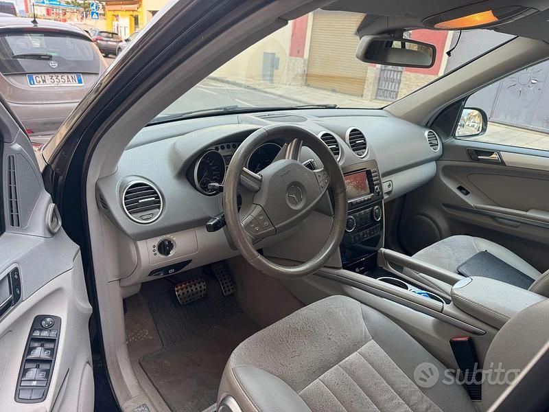Usata Mercedes ML320 224 CV (164 kW) 2007 Nero SUV