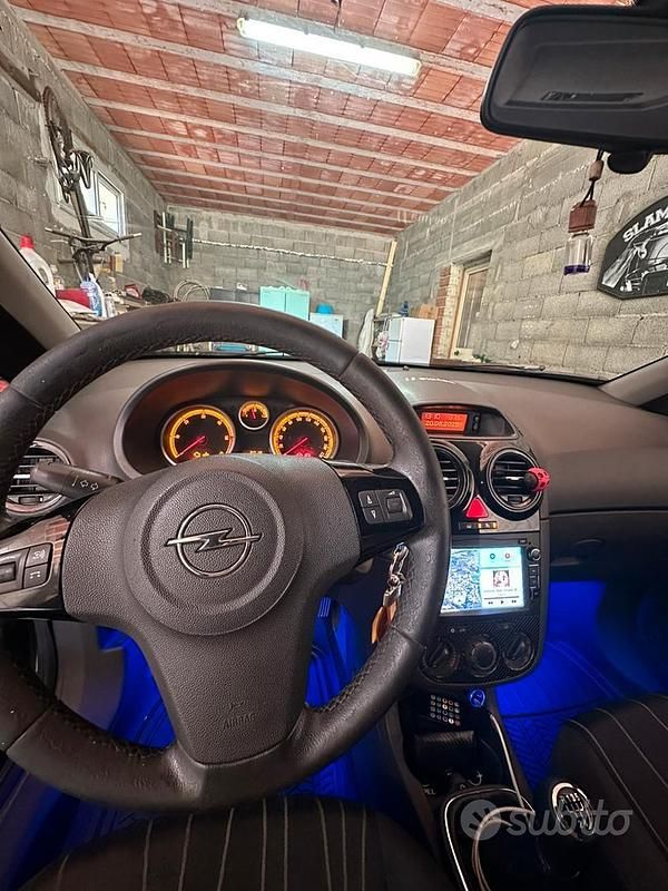 Usata Opel Corsa 75 CV (55 kW) 2010 Nero Utilitaria