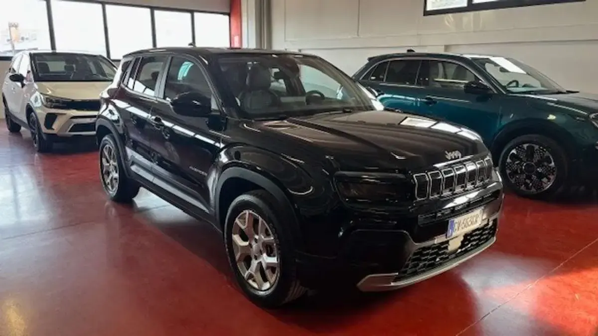 Usata Jeep Avenger EV Altitude 114 kW (156 CV) 2024 Nero SUV