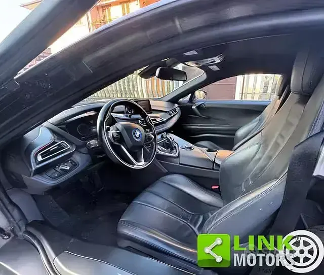 Usata BMW i8 Efficient Dynamics 374 CV (275 kW) 2016 Bianco Coupé