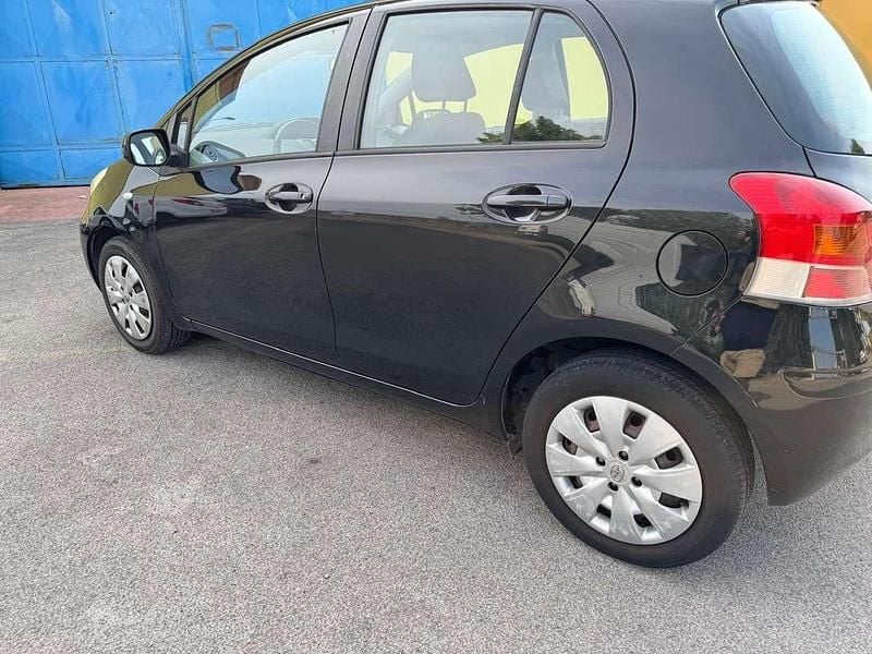 Usata Toyota Yaris Sol 101 CV (74 kW) 2009 Nero Utilitaria