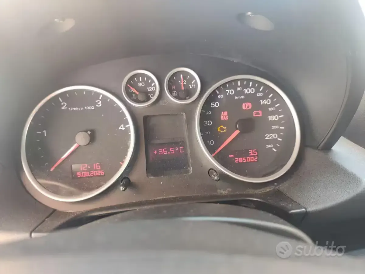 Usata Audi A2 75 CV (55 kW) 2004 Grigio Utilitaria