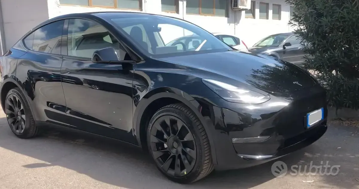 Usata Tesla Model Y 189 kW (258 CV) 2023 Nero SUV
