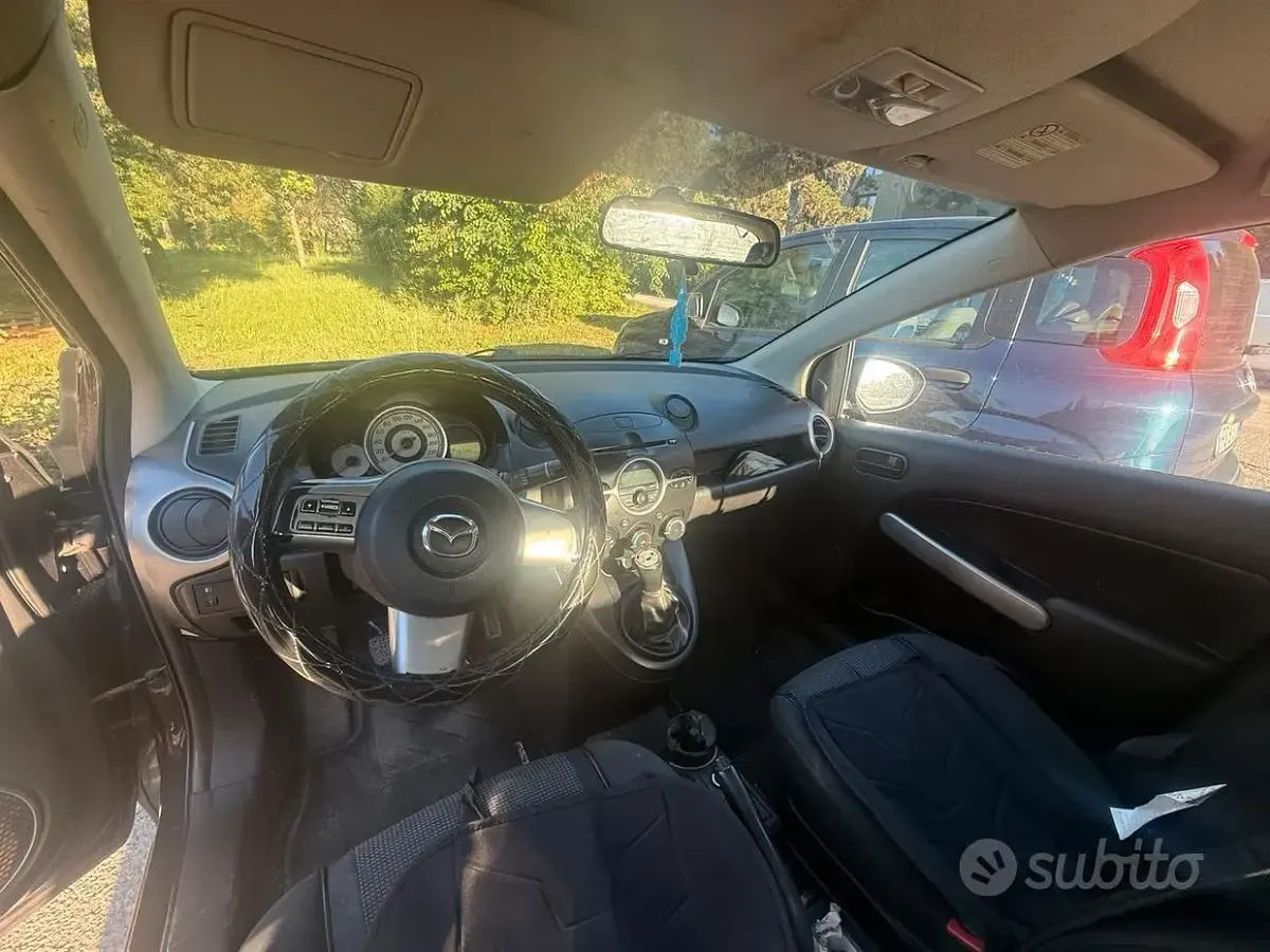 Usata Mazda 2 75 CV (55 kW) 2008 Nero Utilitaria