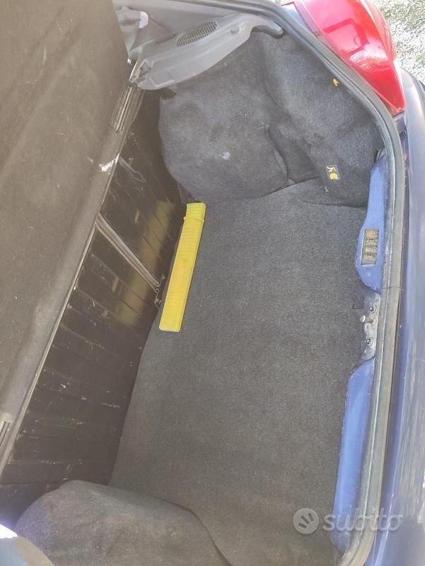 Usata Ford Fiesta 75 CV (55 kW) 2000 Blu Utilitaria