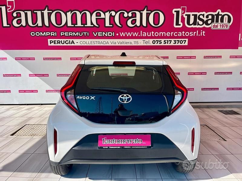 Usata Toyota Aygo X Active 72 CV (52 kW) 2022 Bianco SUV