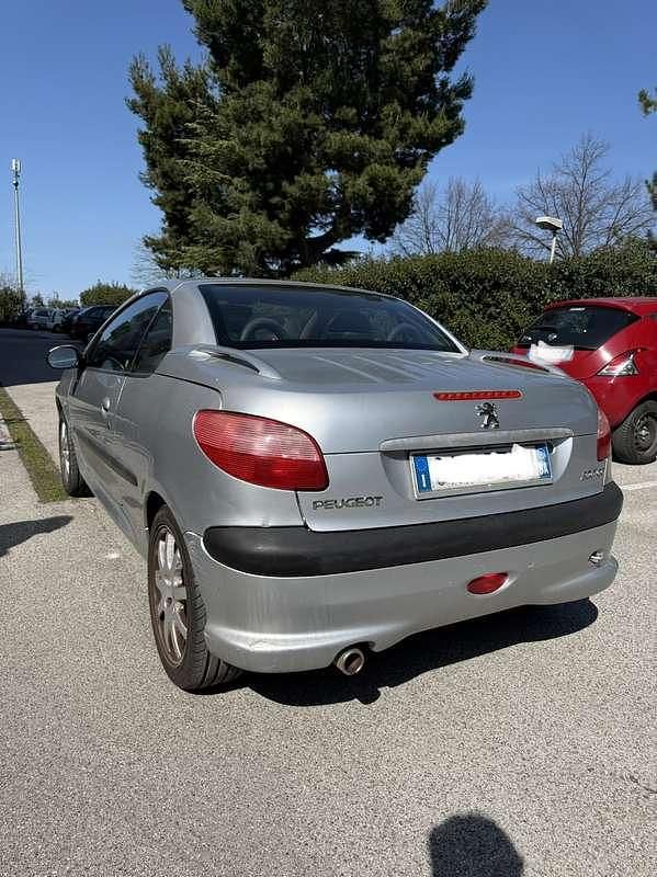 Usata Peugeot 206 CC 109 CV (80 kW) 2002 Cabrio