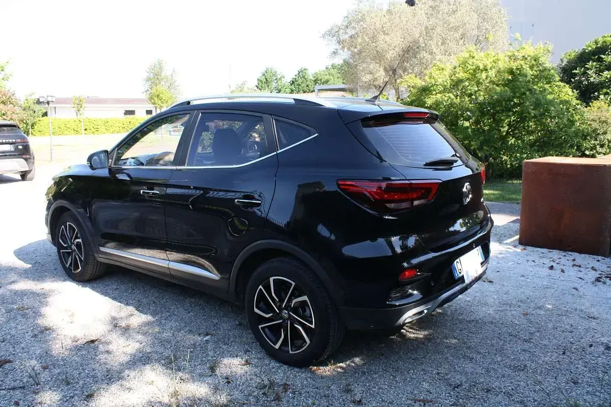 Usata MG ZS Luxury 111 CV (81 kW) 2023 Nero SUV