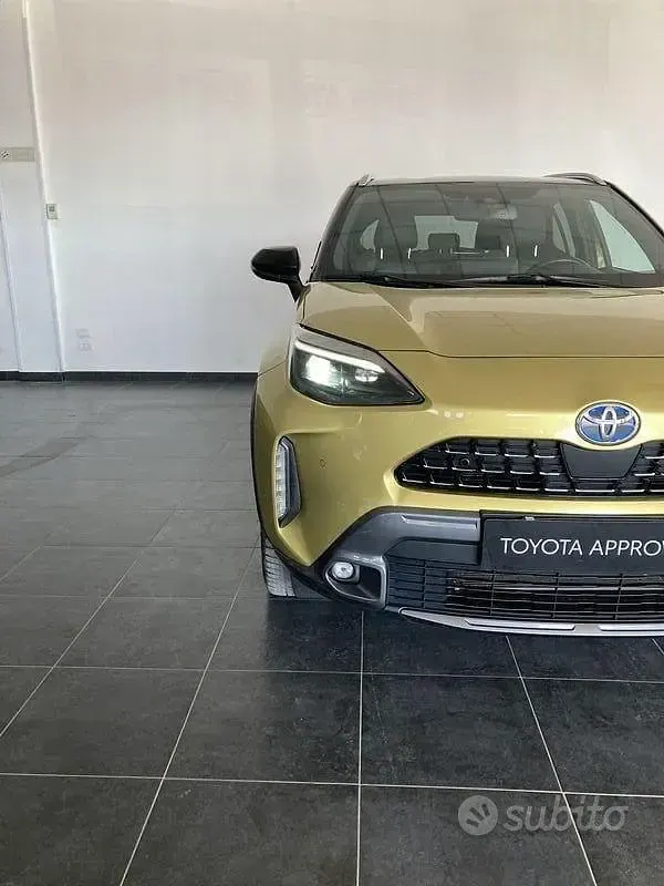 Usata Toyota Yaris Cross 116 CV (85 kW) 2022 Giallo SUV