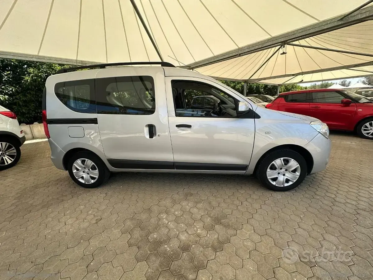 Usata Dacia Dokker Essentiel 102 CV (75 kW) 2018 Argento Monovolume