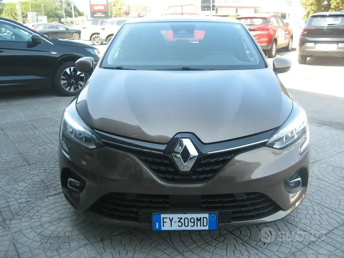 Usata Renault Clio Zen 101 CV (74 kW) 2019 Marrone Utilitaria