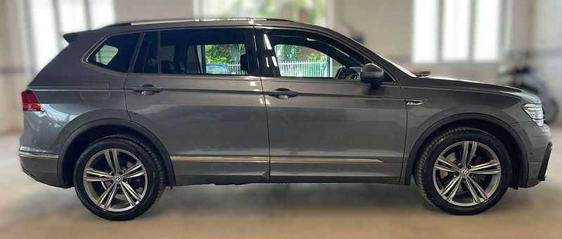 Usata VW Tiguan Allspace R-line 190 CV (139 kW) 2018 Grigio daytona SUV