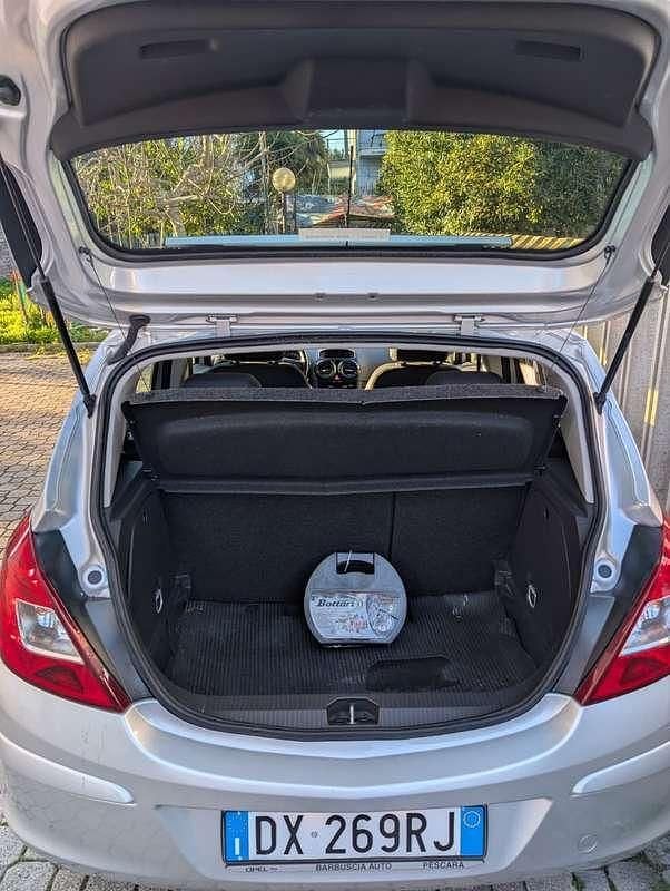 Usata Opel Corsa Club 86 CV (63 kW) 2010 Grigio Utilitaria