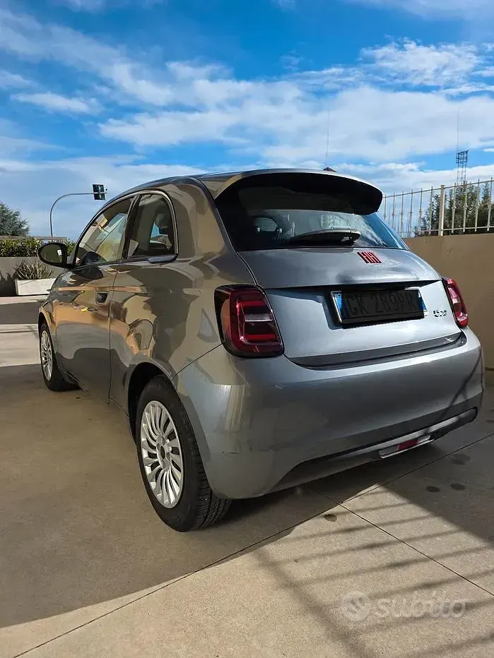 Usata Fiat 500e Red 69 kW (95 CV) 2022 Grigio