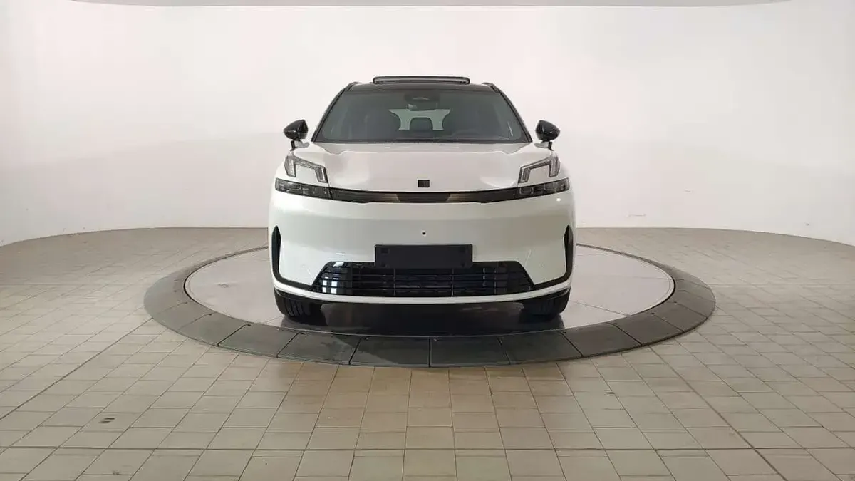 Nuova Lynk & Co 08 139 CV (102 kW) 2025 Chrystal white metallizzato SUV