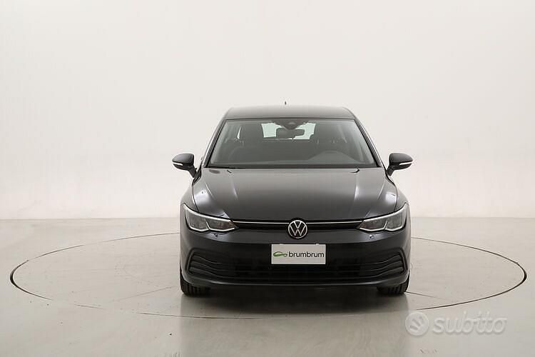 Usata VW Golf VIII Life 116 CV (85 kW) 2022 Grigio Berlina