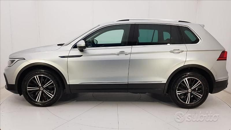 Usata VW Tiguan Life 122 CV (89 kW) 2022 Grigio SUV