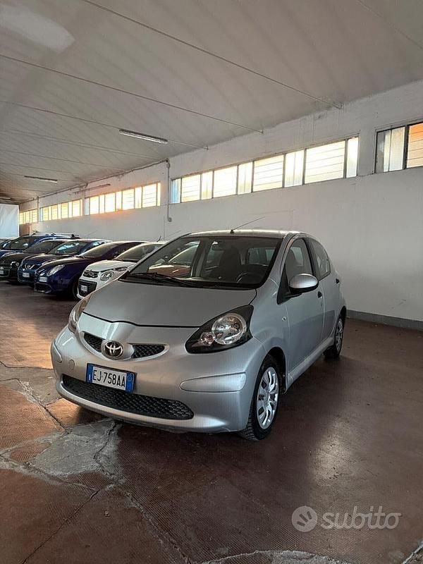 Usata Toyota Aygo 67 CV (49 kW) 2011 Grigio Utilitaria