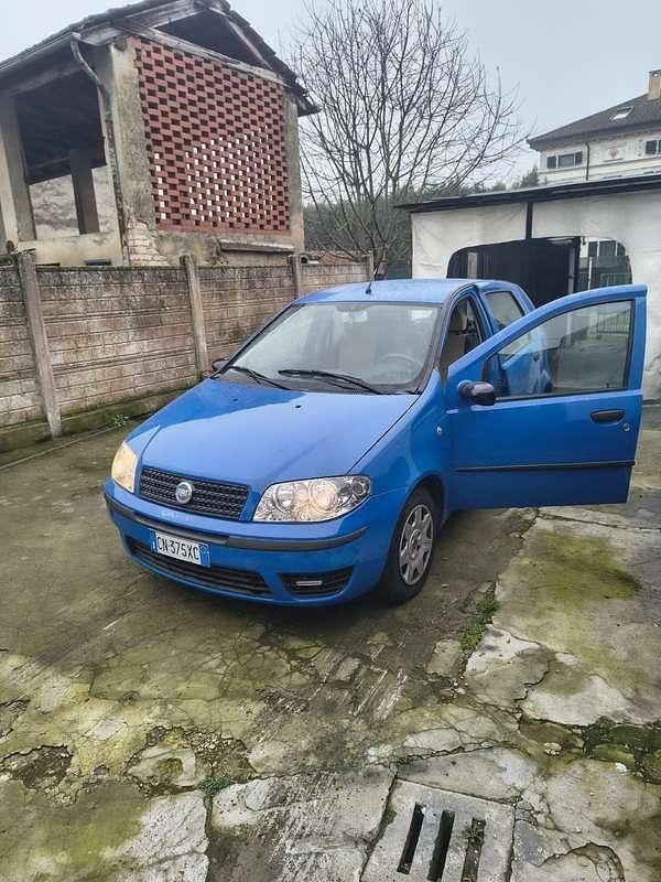 Usata Fiat Punto 69 CV (50 kW) 2005 Berlina