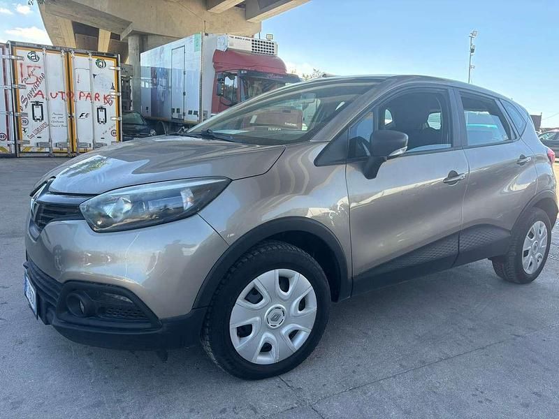 Usata Renault Captur Iconic 90 CV (66 kW) 2016 Bronzo SUV