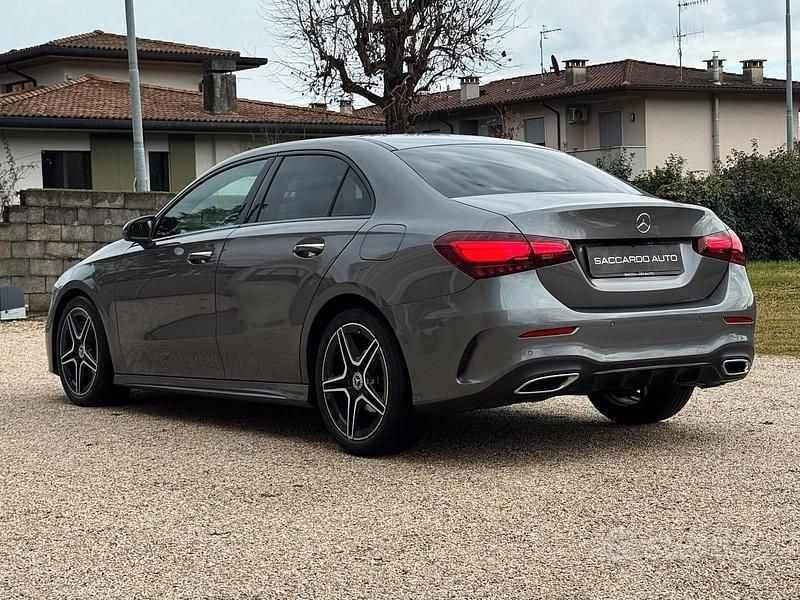 Usata Mercedes A180 Premium 116 CV (85 kW) 2023 Grigio Berlina