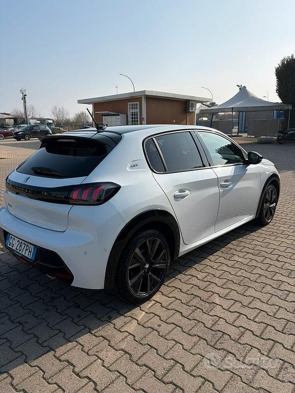 Usata Peugeot 208 GT 100 CV (73 kW) 2021 Bianco Utilitaria